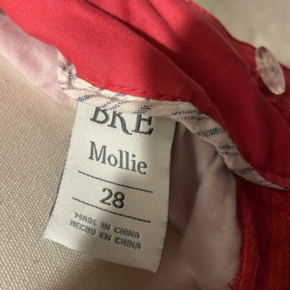 BKE Mollie Shorts in a coral pink. Great side pocket trim! 8” rise. 4” inseam. - Picture 6 of 6